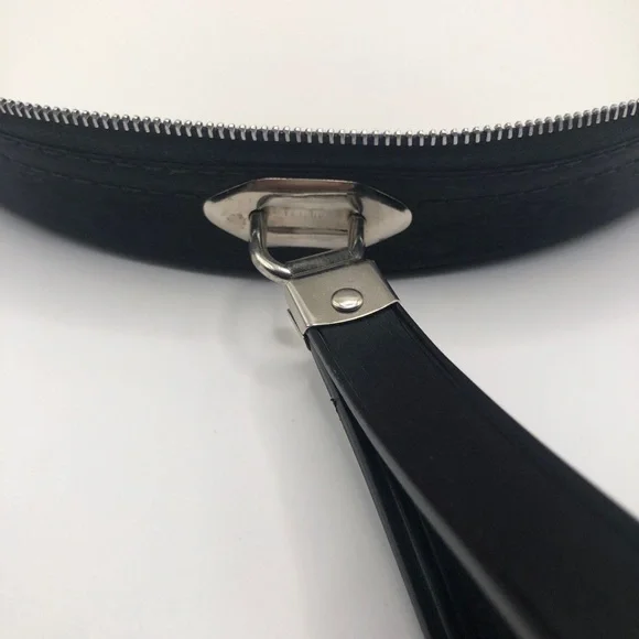 Sleek Vintage Round Zippered Cosmetic Travel Case - Picture 10 of 16